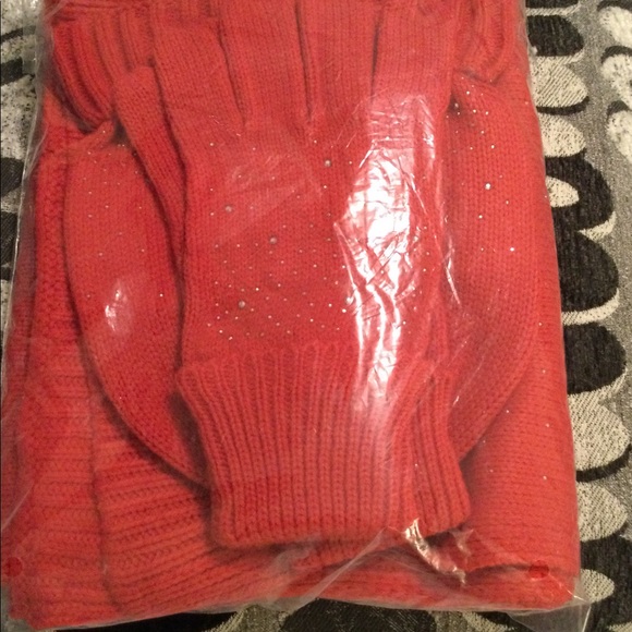 🔥🔥🧤🤩 Rhinestone Embellished Hat, Scarf and Glove Set 🤩🤩🤩🧤🧤🧤 - Picture 6 of 7